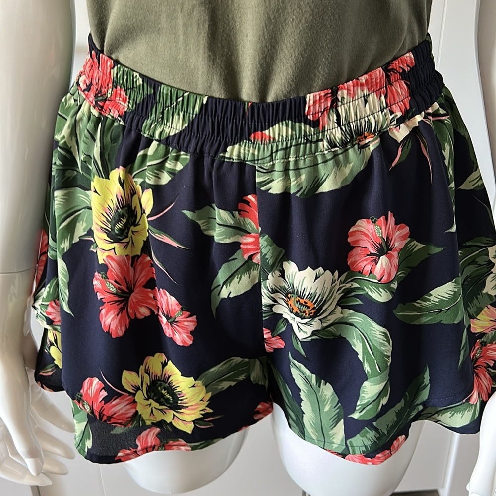 Aritzia Sunday Best Tropical Layered Shorts - Picture 7 of 16